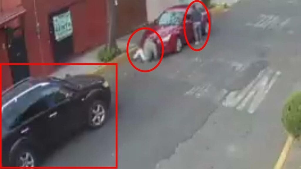 Sorprenden a ladrones que iban a desvalijar un auto (video)