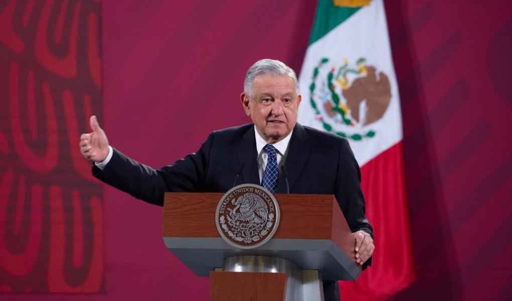 El Presidente Andrés Manuel López Obrador señaló que la familia de un médico uso su "influyentismo" para aplicarse la vacuna contra Covid-19 en un hospital del Estado de México.