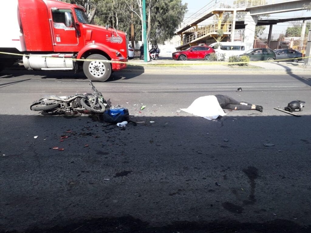 Fallece un motociclista al chocar, en Chicoloapan