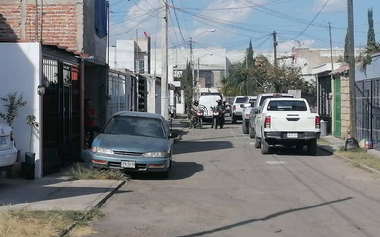 La muerte por ahorcamiento de una mujer de 23 años y su hija de 2, consternó a habitantes de Tlaquepaque.