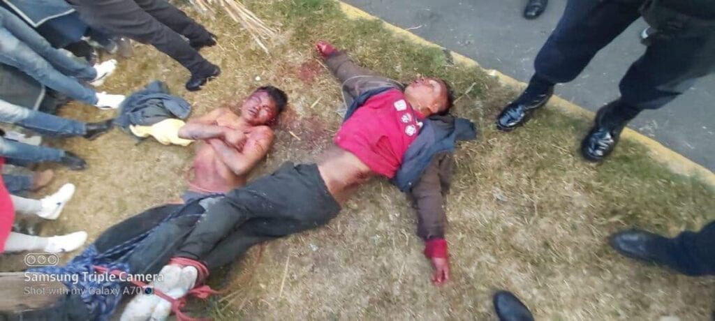 Comerciantes de la Central de Abasto de Toluca, Estado de México, lincharon a dos presuntos ladrones.