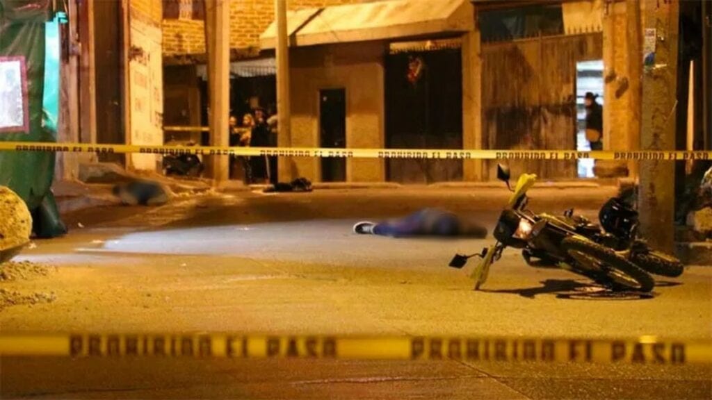 Cinco hombres murieron y dos más resultaron lesionados en un ataque armado a un puesto de hamburguesas, en Salvatierra, Guanajuato.