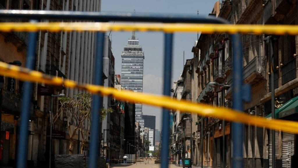 La vuelta al semáforo rojo de manera temporal provocará el cierre de 10 mil negocios en la Ciudad de México, advirtió la Coparmex local