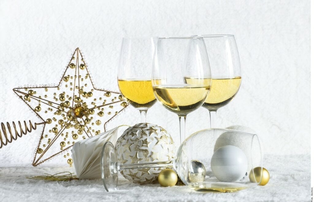 Estos vinos blancos harán brillar tu mesa esta Navidad.