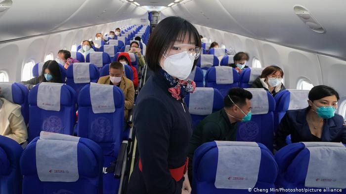 En china proponen usar pañales para viajar en avión y evitar covid-19.