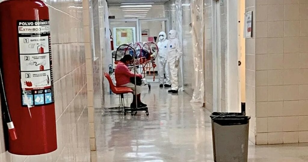 Se confirmó que la Ciudad de México (CDMX) y el Estado de México (Edomex) seguirán en semáforo epidemiológico de color rojo debido a la pandemia del nuevo coronavirus COVID-19.