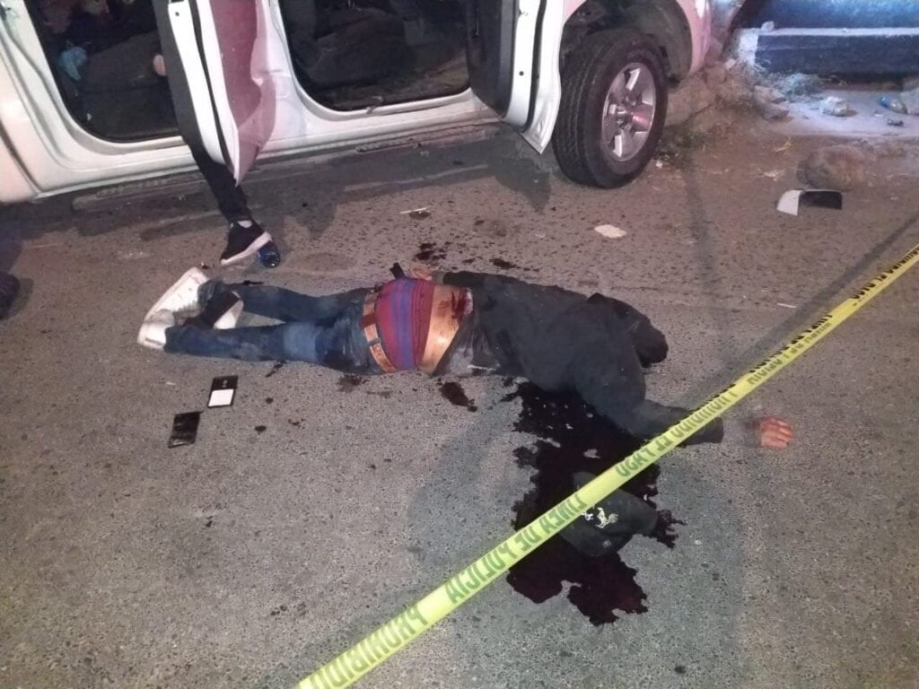 Cuatro delincuentes fueron abatidos por Policías municipales de Celaya, luego de una persecución y balacera tras un ataque armado en la colonia Arboledas de San Rafael donde al menos tres personas perdieron la vida.