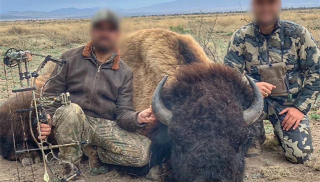 Por medio de redes sociales, el Rancho Buena Vista ubicado en la región Centro de Coahuila, generó controversia e indignación de usuarios, luego de que se publicaran una serie de fotografías de caza de un Bisontes.