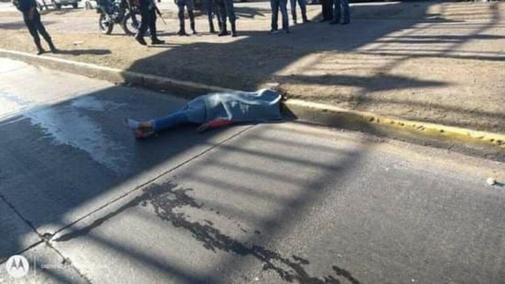 Una joven de 16 años decidió quitarse la vida al lanzarse desde un puente peatonal en Tulancingo, Hidalgo.