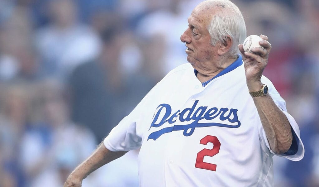 Tom Lasorda, quien en 20 años como mánager de los Dodgers de Los Ángeles ganó dos campeonatos de la Serie Mundial, cuatro banderines de la Liga Nacional y ocho títulos divisionales, murió a los 93 años de edad de un ataque al corazón.