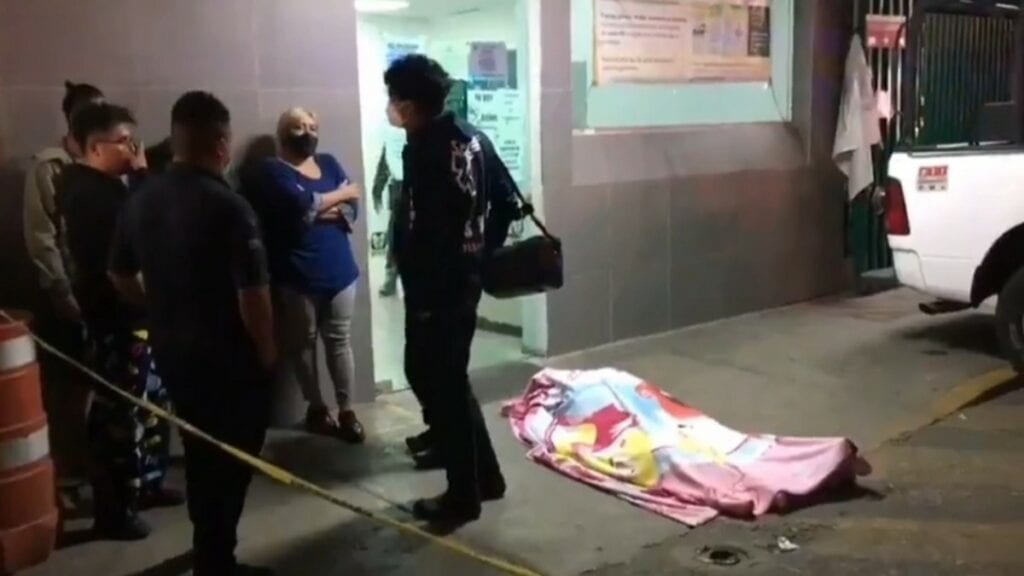 Un hombre falleció en las puertas del hospital Magdalena de las Salinas, le negaron la atención en el nosocomio a pesar de las suplicas de la familia.