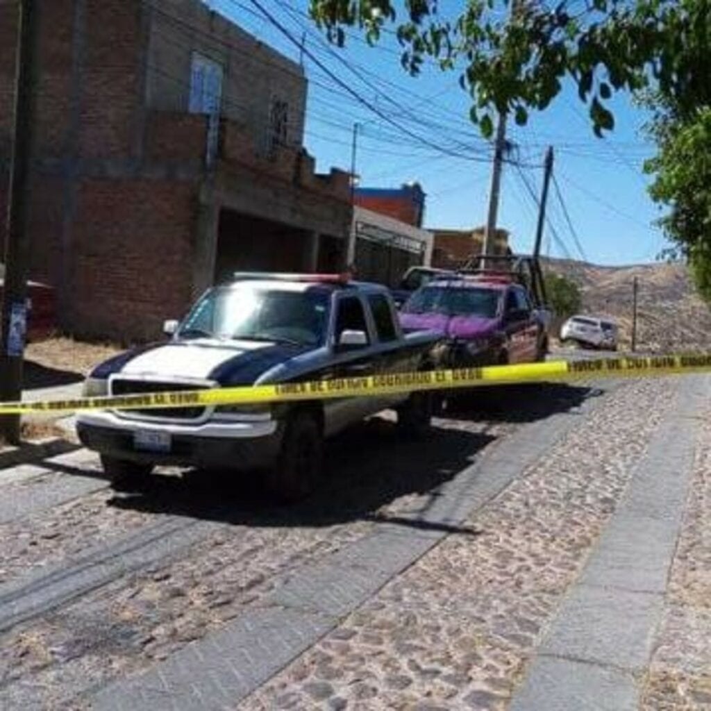 Siguen sumando las ejecuciones violentas en Guanajuato y este martes al interior de una vivienda ubicada en la colonia ex Hacienda Santa Teresa asesinaron a un niño de 10 años de edad.