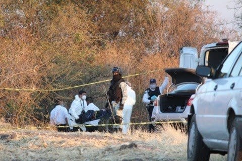 Los cadáveres de al menos seis personas fueron hallados en cinco fosas clandestinas ubicadas en la comunidad de Purísima de Temascatío, en los límites de Irapuato y Salamanca.