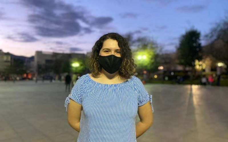 Anna Laura Rodríguez, es una estudiante de Ingeniería en Mecatrónica originaria de Tamaulipas, que fue seleccionada para participar en un programa de cinco días en la NASA, pero para pagar su viaje necesita vender dulces.