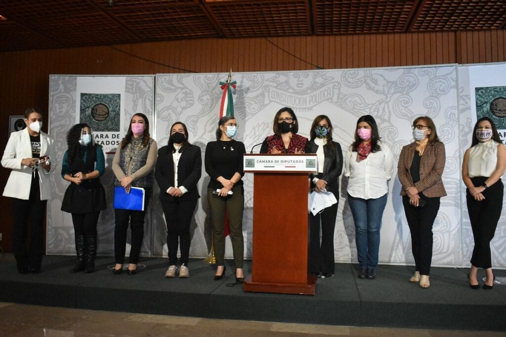 Diputadas de Morena urgieron a que el partido retire la candidatura de Félix Salgado Macedonio al Gobierno de Guerrero, al advertir que es insostenible y pone en duda el compromiso con una vida libre de violencia para las mujeres.