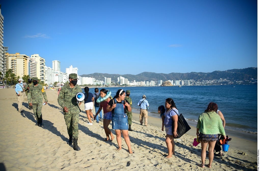 playas-acapulco-covid-soldados