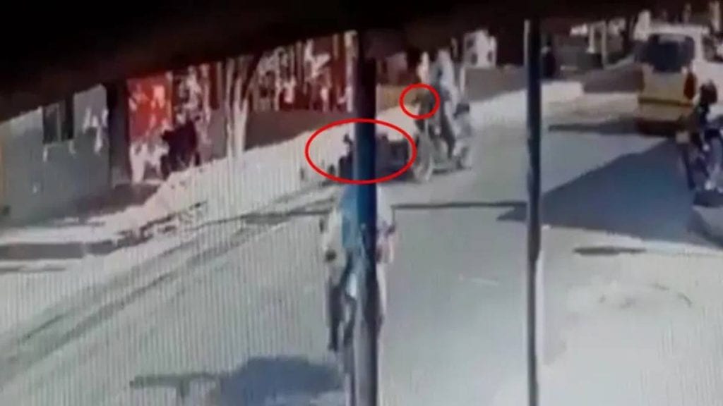 Video expolicía viajaba en moto, se le emparejan y lo asesinan