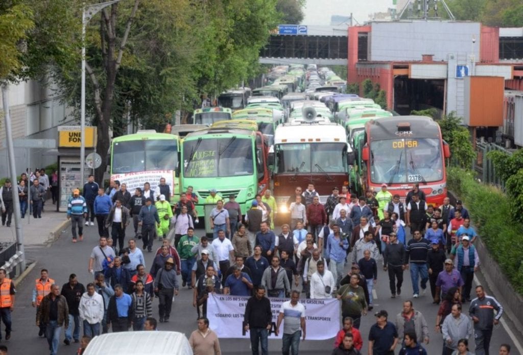 Transportistas realizaron movilizaciones en la Ciudad de México (CDMX) después de que las autoridades les negaran un aumento de dos pesos en el pasaje.