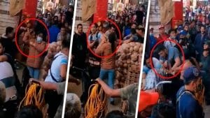 En las redes sociales se difundió el video de #LadyCinturonazos, quien repartió golpes en la Central de Abasto de Toluca, Estado de México.