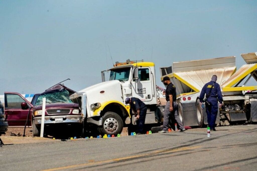 Al menos diez mexicanos murieron en el accidente automovilístico en la zona de Imperial Valley, en California, informó la Secretaría de Relaciones Exteriores.