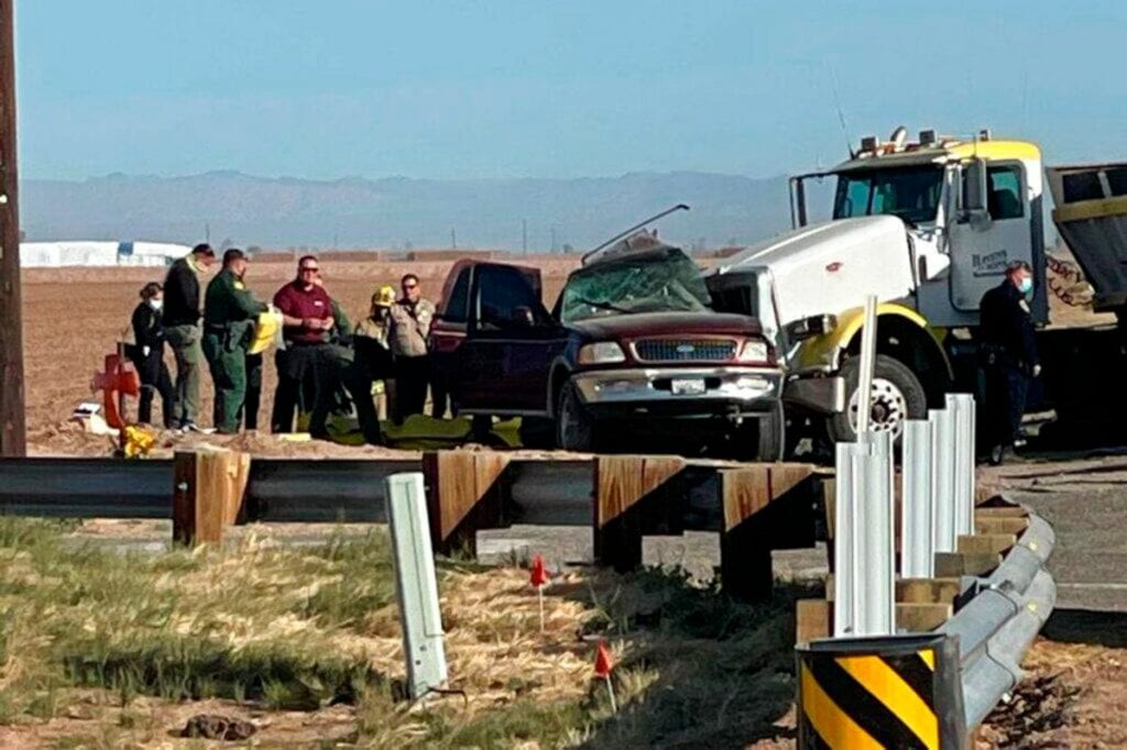 Al menos diez mexicanos murieron en el accidente automovilístico en la zona de Imperial Valley, en California, informó la Secretaría de Relaciones Exteriores.
