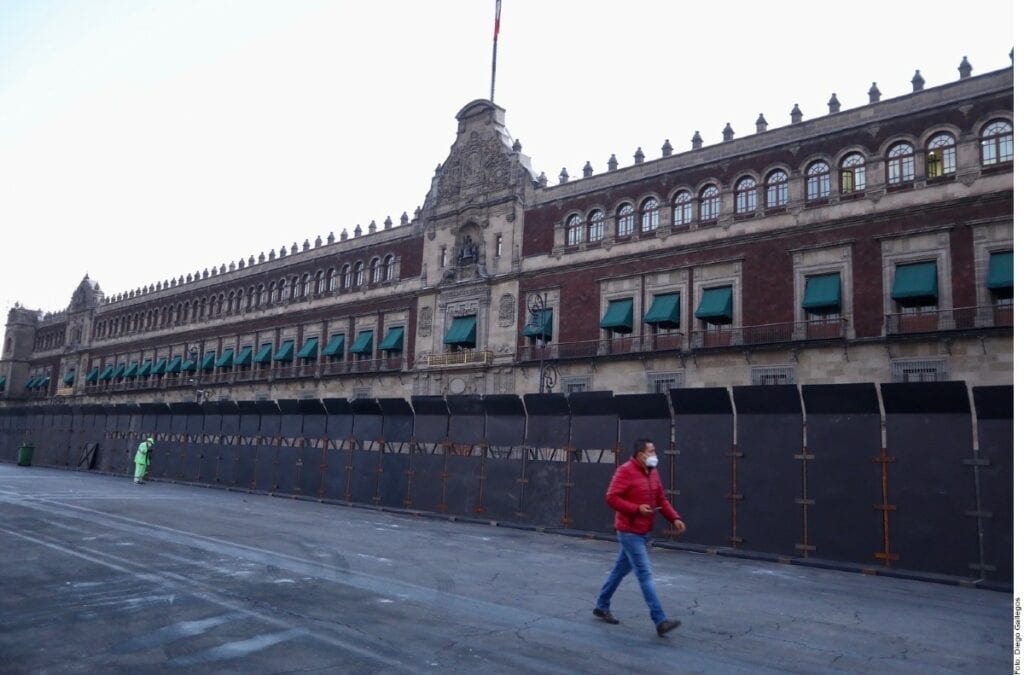 Vallas en Palacio Nacional.