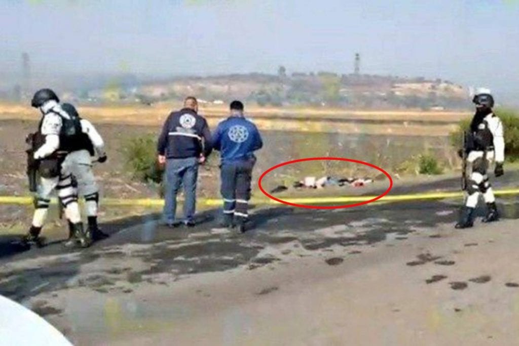 Los cuerpos de cinco jóvenes fueron localizados a un costado de la carretera vieja Coyotepec-Huehuetoca, en el Estado de México; de acuerdo con las autoridades, se trata de tres hombres y dos mujeres.
