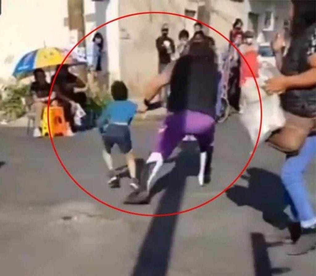 El luchador "Einar el Vikingo" fue detenido después de azotar a un niño de 5 años contra el suelo durante una función de lucha libre en la alcaldía Venustiano Carranza, en Ciudad de México.