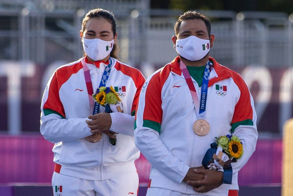 24 horas después de la inauguración de los Juegos Olímpicos de Tokio 2020, México hace historia: gracias a Alejandra Valencia y Luis Álvarez se sumó la primera medalla, un Bronce.