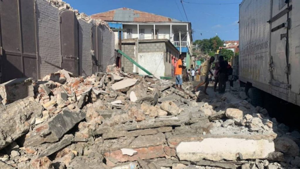 El terremoto de 7,2 grados de magnitud que sacudió Haití este sábado causó múltiples muertes, según las autoridades locales.