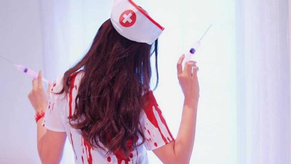 El sindicato de enfermeras de España, Satse, ha pedido las grandes empresas del comercio electrónico y de autoservicio que no vendan disfraces que siguen recurriendo a la imagen «sexista y estereotipada» de las mujeres enfermeras para publicitar la fiesta de Halloween.