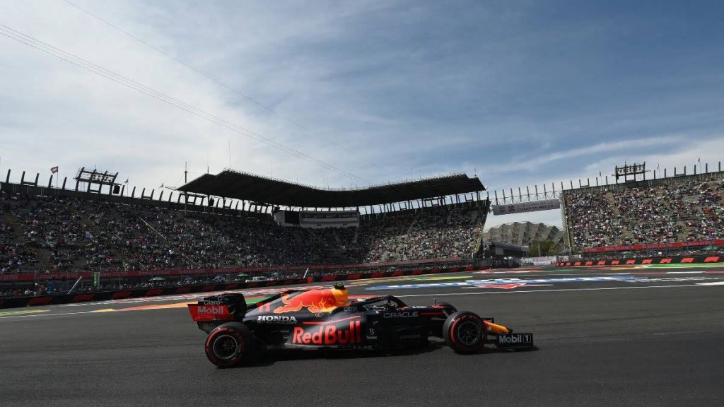 Checo Pérez se ubicó en el cuarto lugar de la clasificación del GP de México, donde el piloto de Mercedes Valtteri Bottas se quedó con la “pole position”