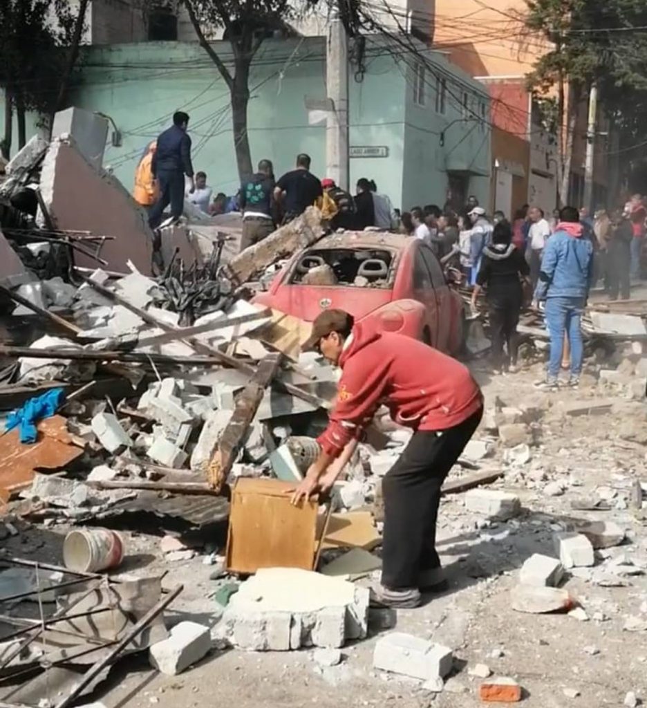 Una joven falleció y 12 lesionados es el saldo de una fuerte explosión y derrumbe de una vivienda en la alcaldía Miguel Hidalgo de la Ciudad de México