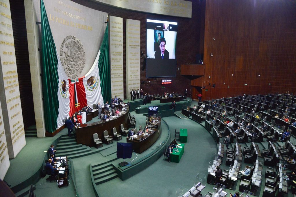 Diputados de Oposición recordaron que Gobierno federal no pude definir en qué gasta el INE su presupuesto.