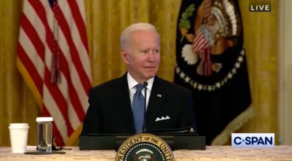 El Presidente de Estados Unidos, Joe Biden, llamó "estúpido hijo de perra" a un reportero.