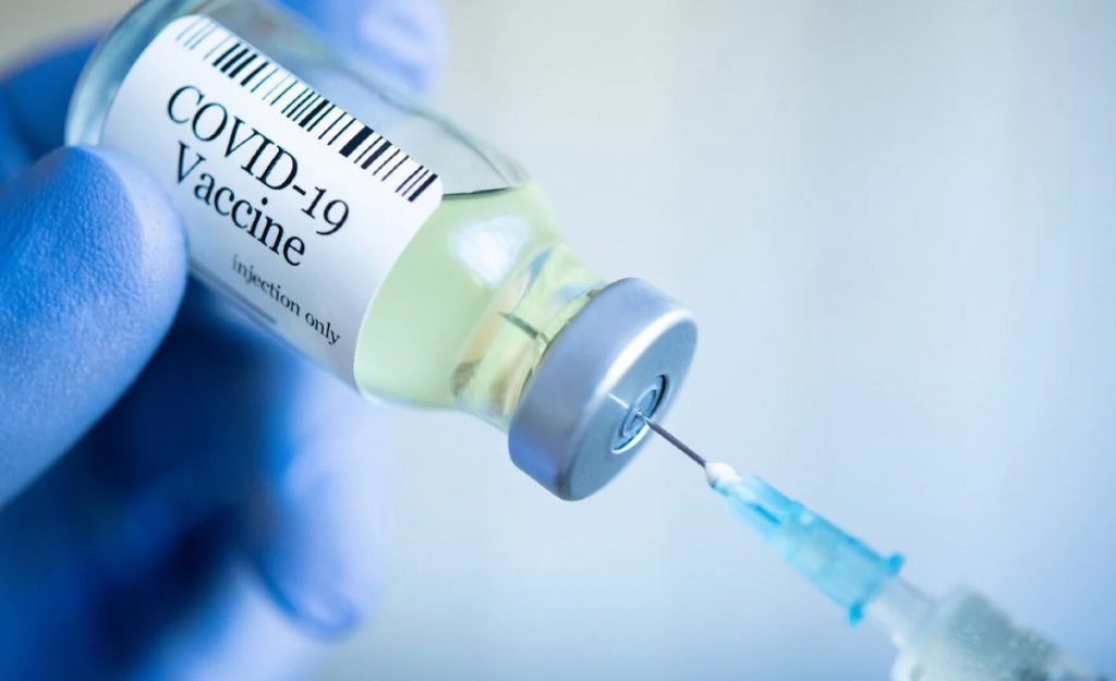 La OMS previó que será necesaria una actualización de vacunas.