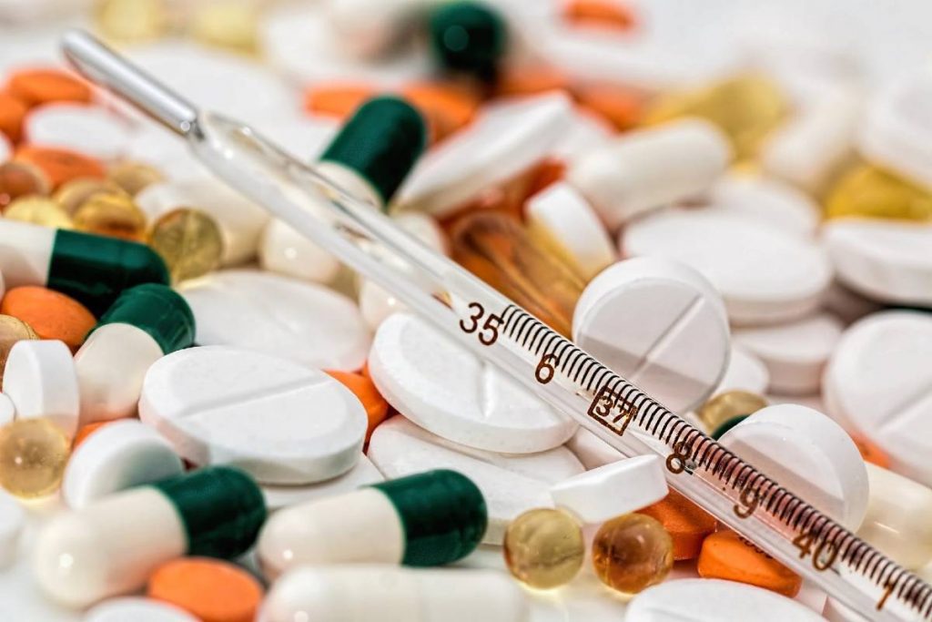 La Unión Nacional de Empresarios de Farmacias (UNEFARM), aseguró que en los primeros días de 2022 se incrementó en 30% la demanda de medicinas e insumos para atender a pacientes con síntomas de Covid.