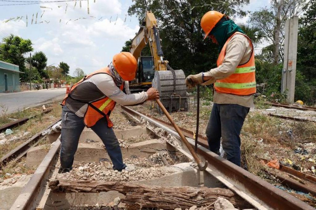 El gobierno federal abrió vacantes para trabajar en la construcción del Tren Maya y ofrece salarios que van desde los 6 mil 500 hasta los 25 mil pesos al mes.