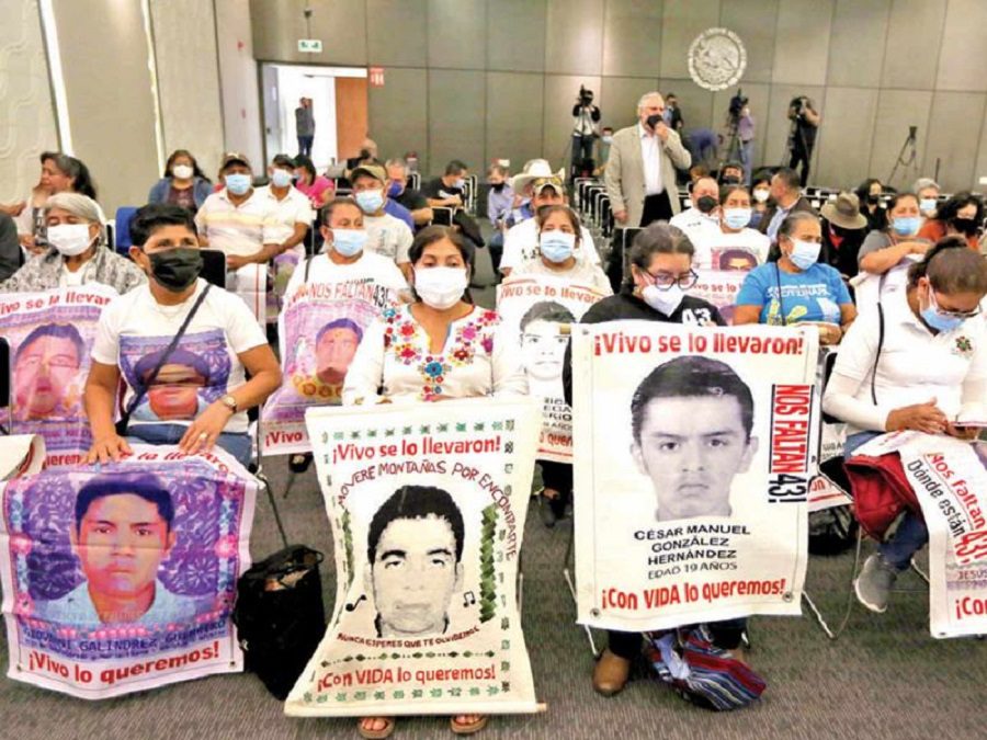 padres-normalistas-ayotzinapa-43 desaparecidos-marinos
