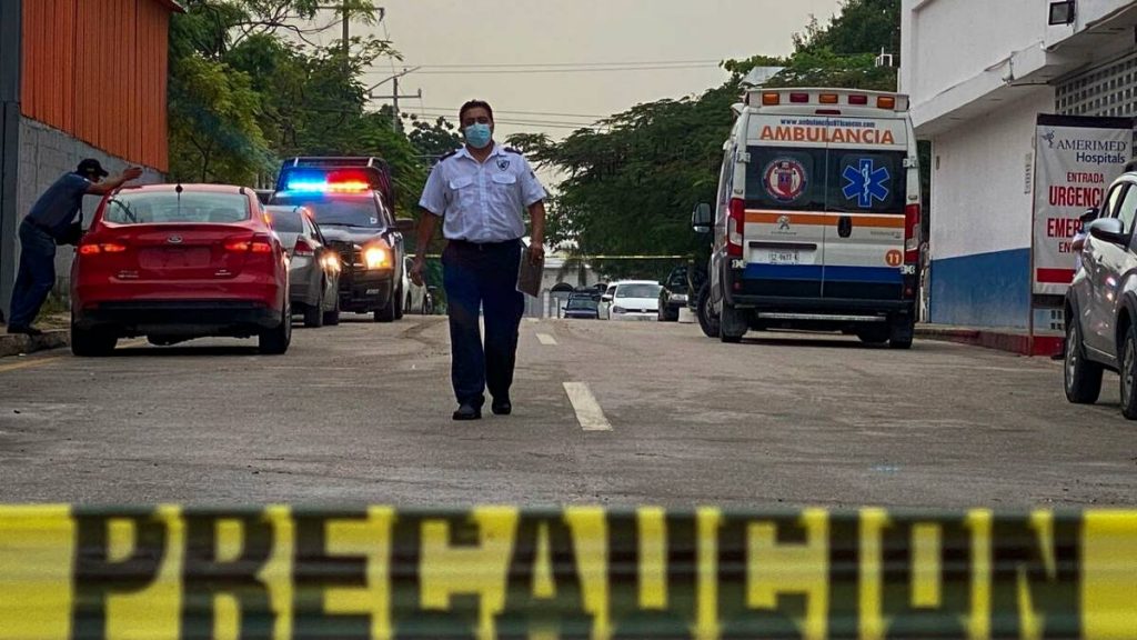 Cinco cuerpos fueron hallados este sábado en una fosa ubicada en la zona habitacional del balneario mexicano de Cancún, con costas en el Caribe, informó la fiscalía regional.