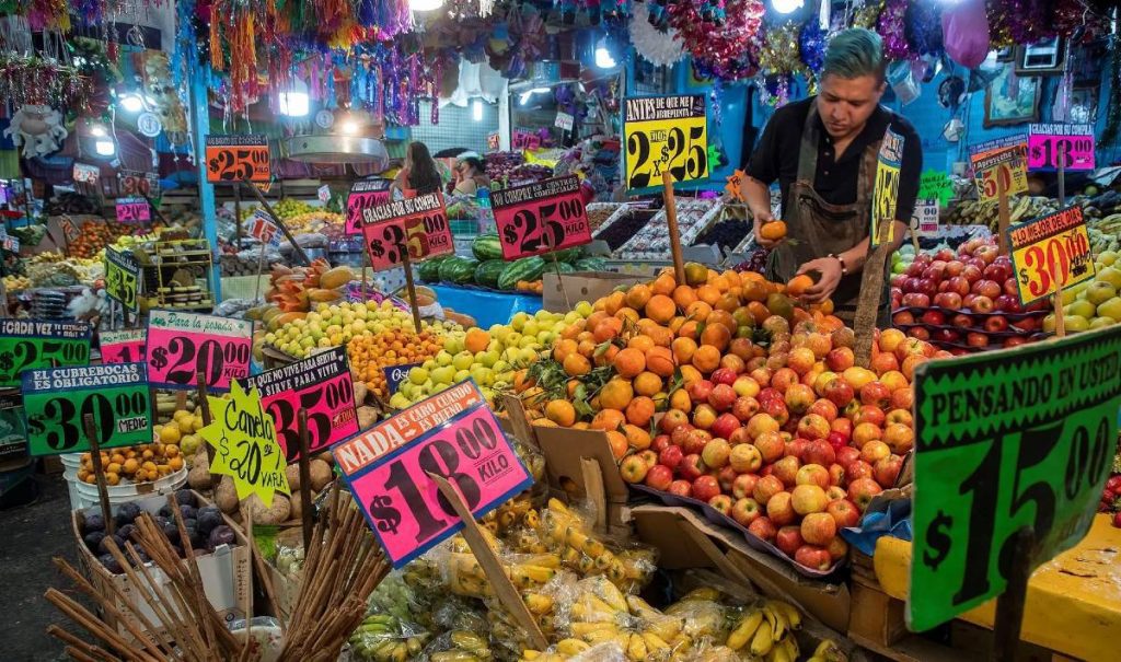 La inflación en México continúa al alza y en marzo podría sumar su quinto mes por arriba del 7 por ciento, según cifras del Instituto Nacional de Estadística y Geografía (Inegi).