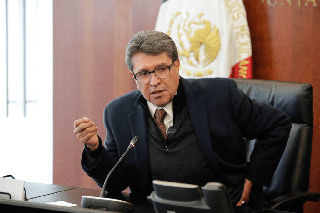 Ricardo Monreal pide no llamar traidores a diputados de oposición