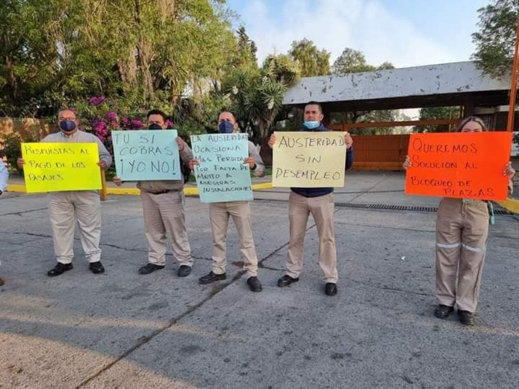 Trabajadores de Pemex se manifestaron en la refiner{ia Miguel Hidalgo