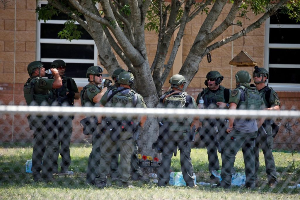Suman 21 muertos por tiroteo en primaria de Texas; Biden pide control de armas