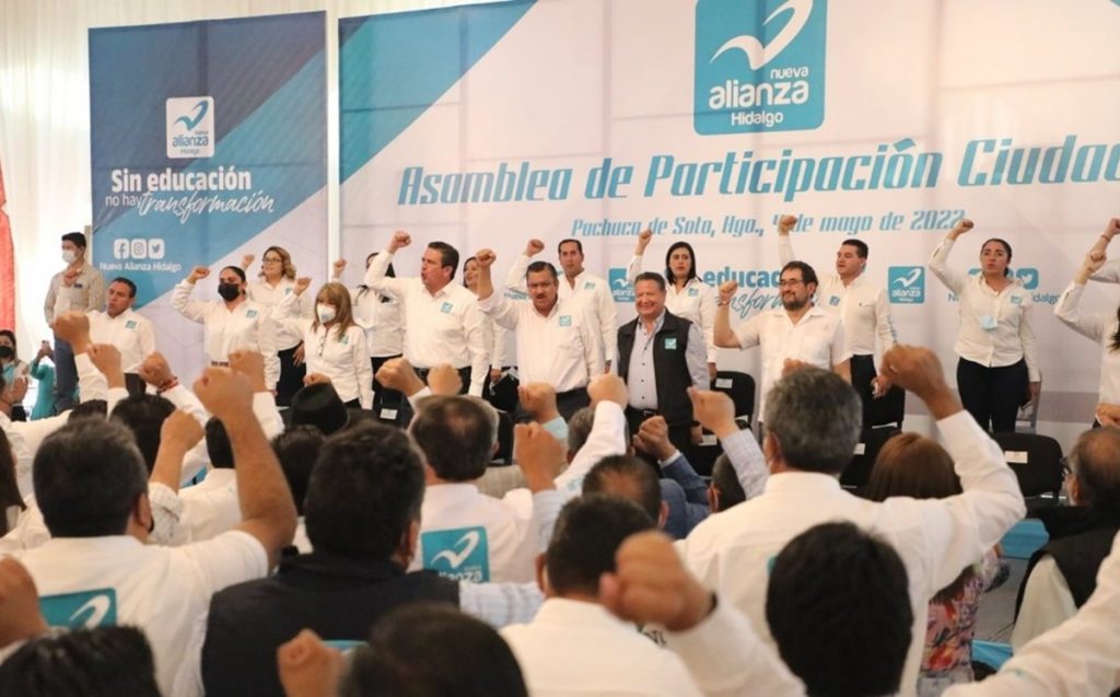Julio Menchaca firma 5 compromisos con la educación en Hidalgo