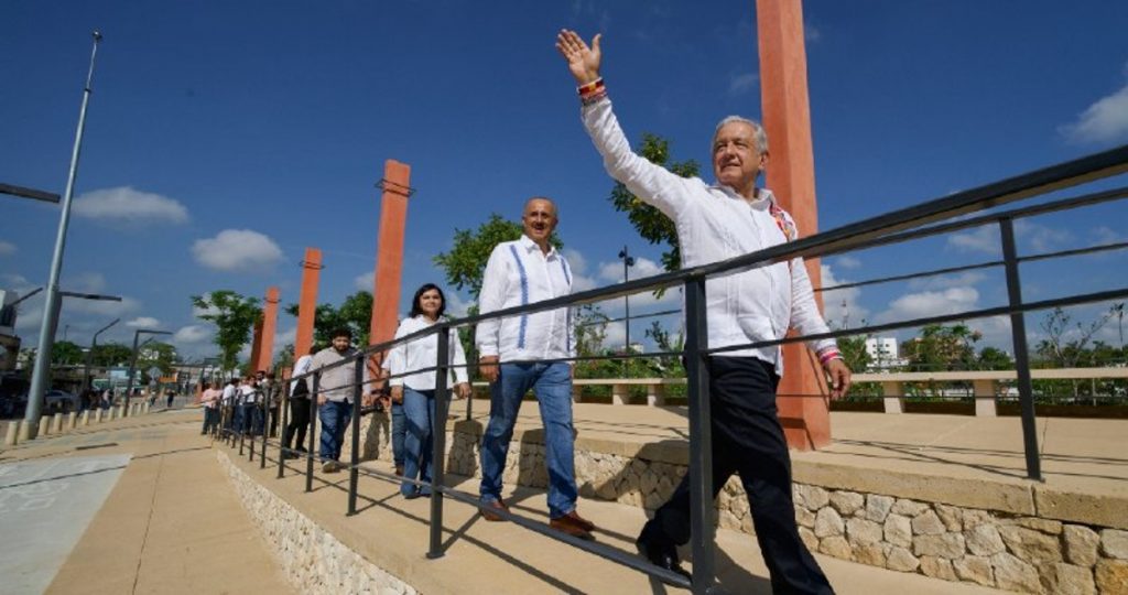 Presume López Obrador obra en Tabasco durante jornada electoral 