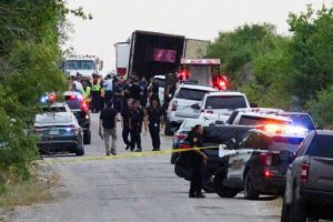 migrantes-mexicanos-texas-camion