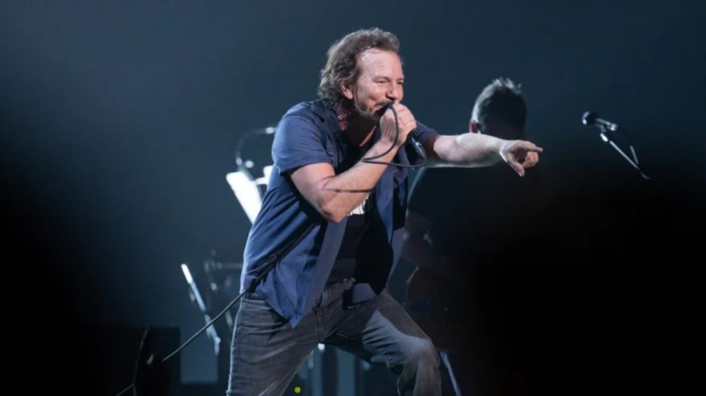 Eddie Vedder perdió la voz y debieron cancelar concierto de Pearl Jam
