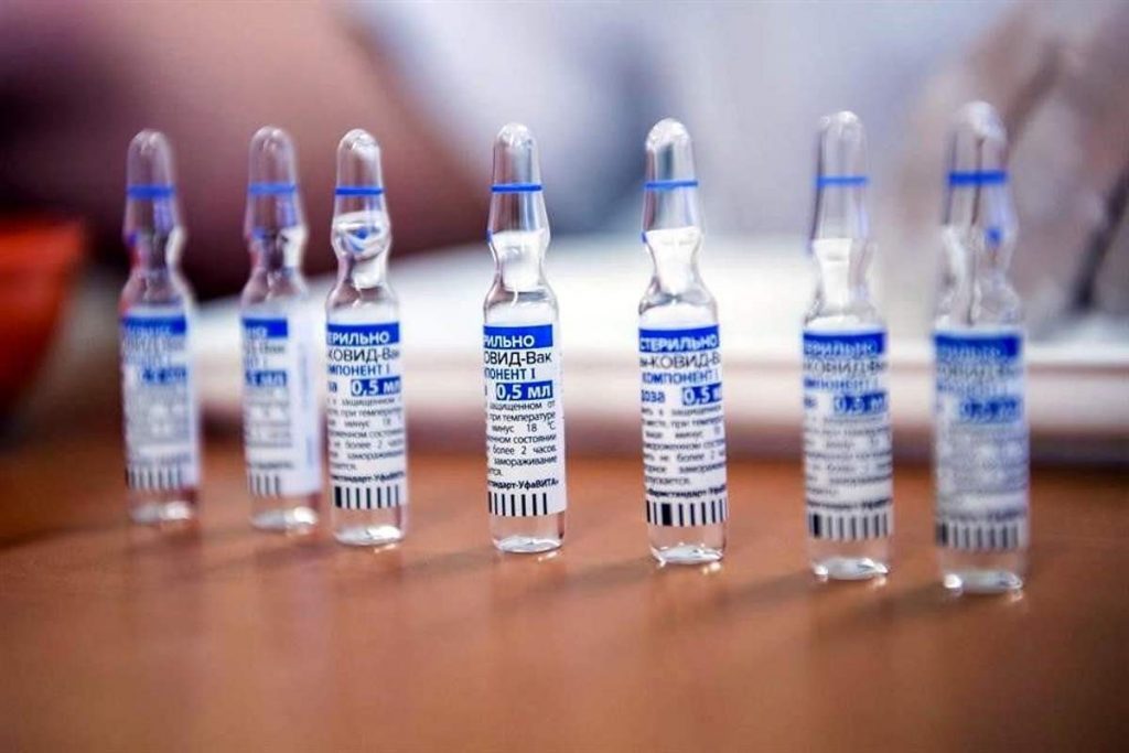 Cinco millones 41 mil 50 vacunas contra Covid-19 de las marcas AstraZeneca y Sputnik serán tiradas al drenaje