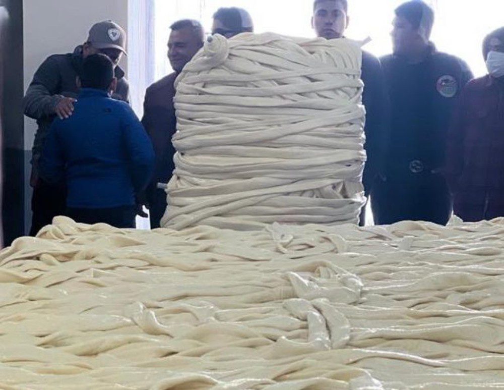 Hacen en Hidalgo el Queso Oaxaca más grande de México; pesa 350 kilos